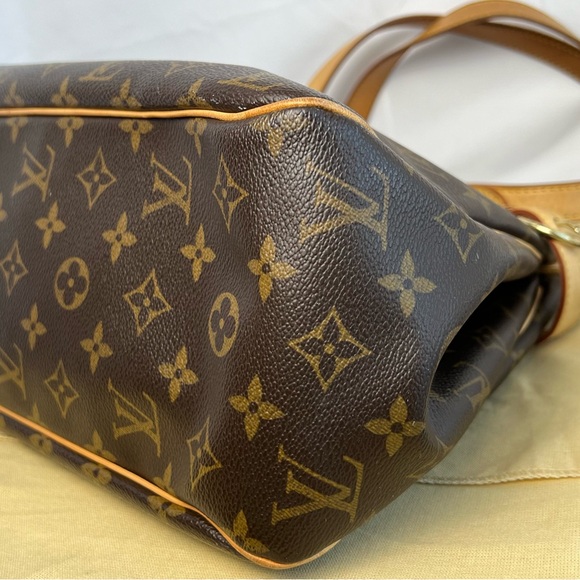 Auth. Louis Vuitton Batignolles Horizontal Monogram Shoulder Bag with Dust Bag - Picture 5 of 17